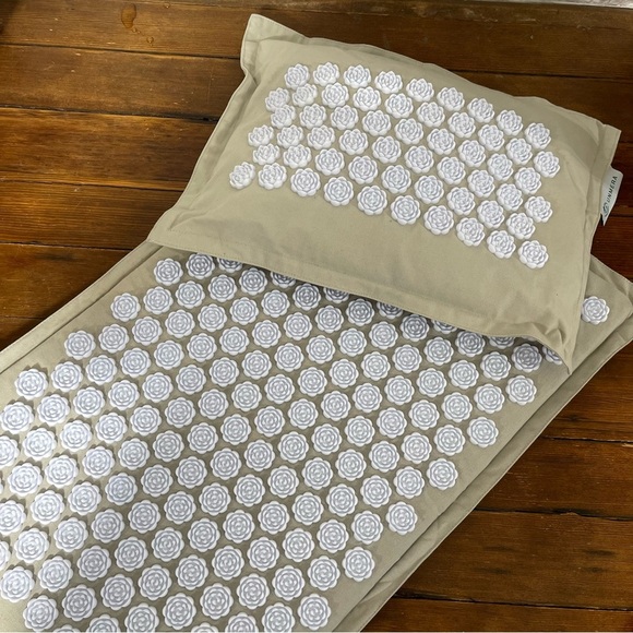 Unmera acupressure mat and pillow Beige Tote Bag set - Picture 2 of 5